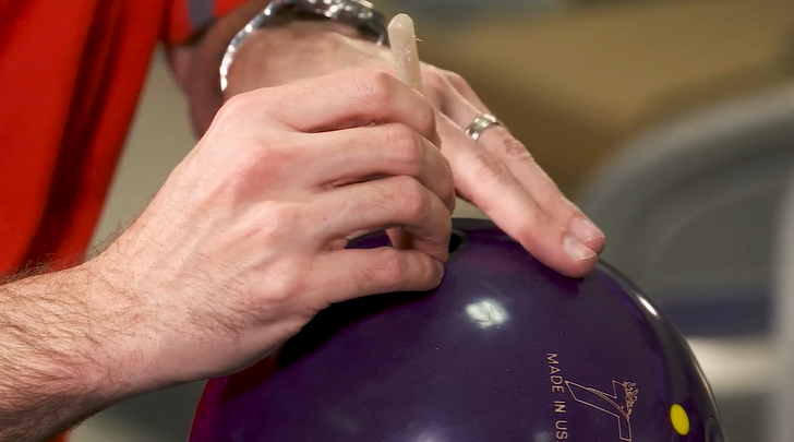 3 Quick Tips on Bowling Ball Maintenancearticle featured image thumbnail.