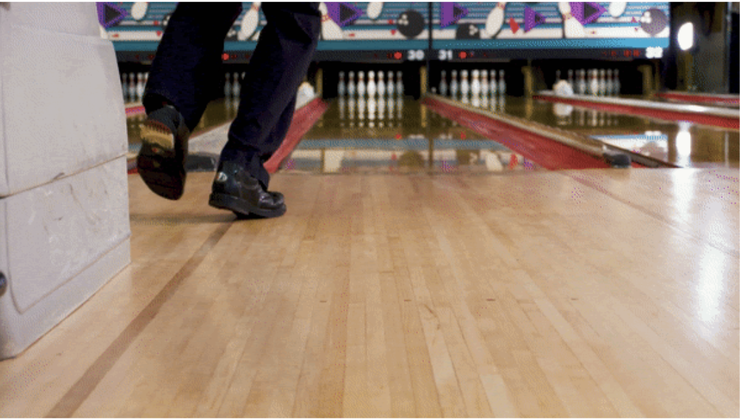 Two-Handed Bowling: Timing Tips