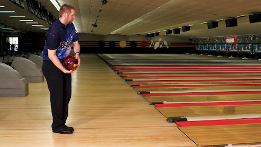 Two-Handed Bowling: Timing Tips