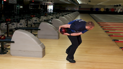 Two-Handed Bowling: Timing Tips