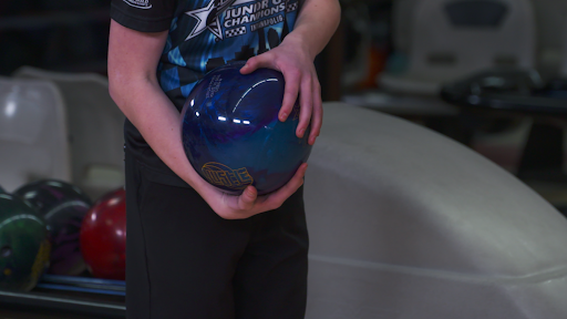 Two-Handed Bowling: Timing Tips