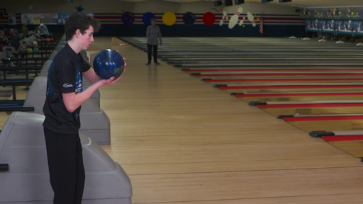 Two-Handed Bowling: Timing Tips