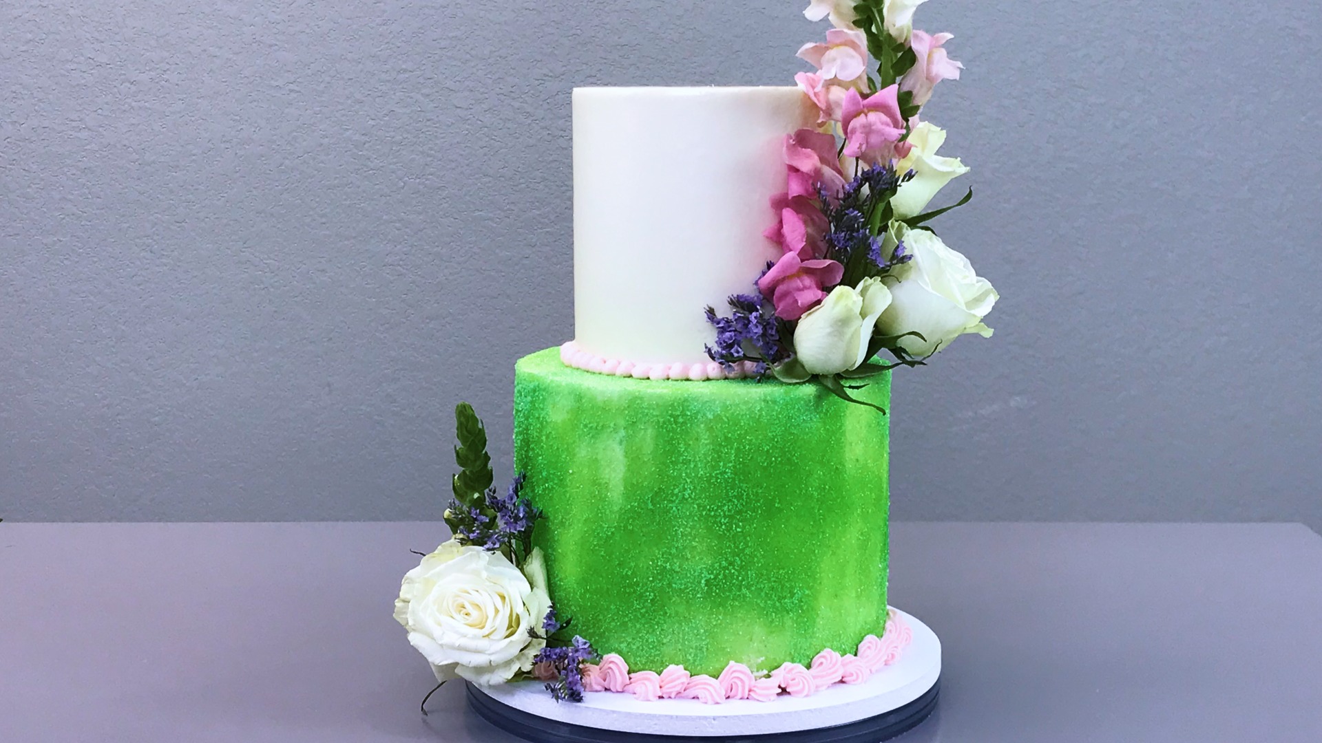 Using Fresh Flowers As D Cor Creative Cake Design   Using Fresh Flowers As Decor 