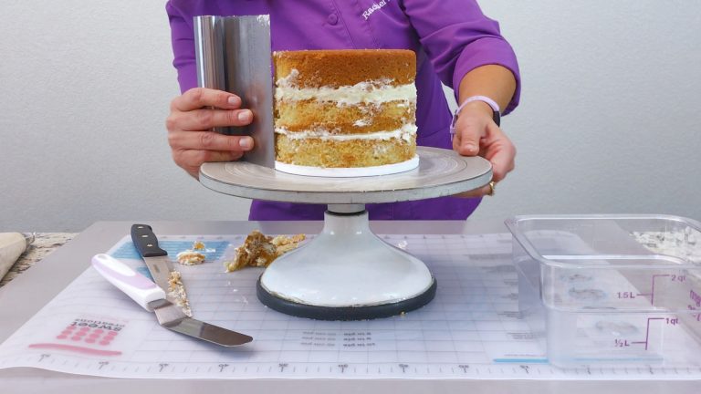 Stacking and Trimming Cake Layersproduct featured image thumbnail.