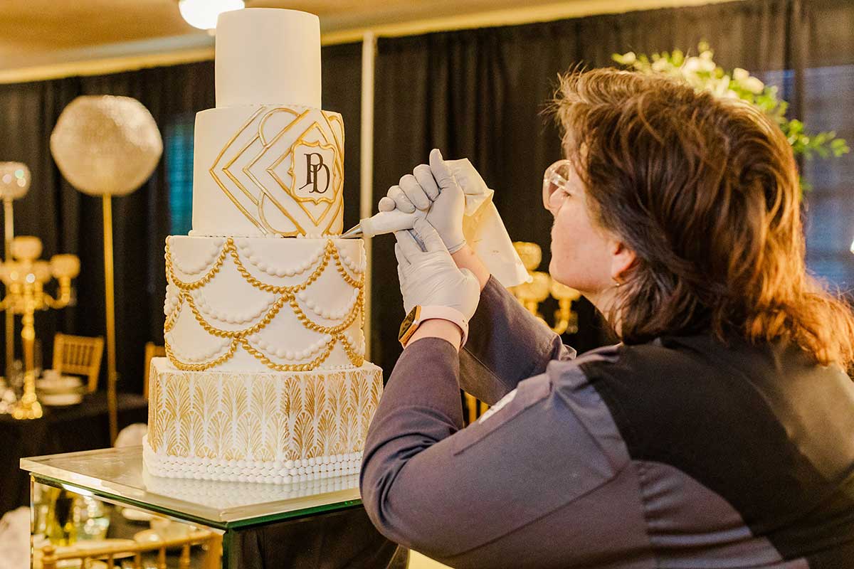 Step-by-Step Guide: How to Make 3-D Fondant Letters for Cake Decorating 