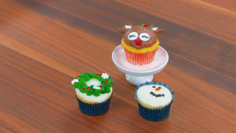 Decorating Winter-Themed Cupcakesproduct featured image thumbnail.