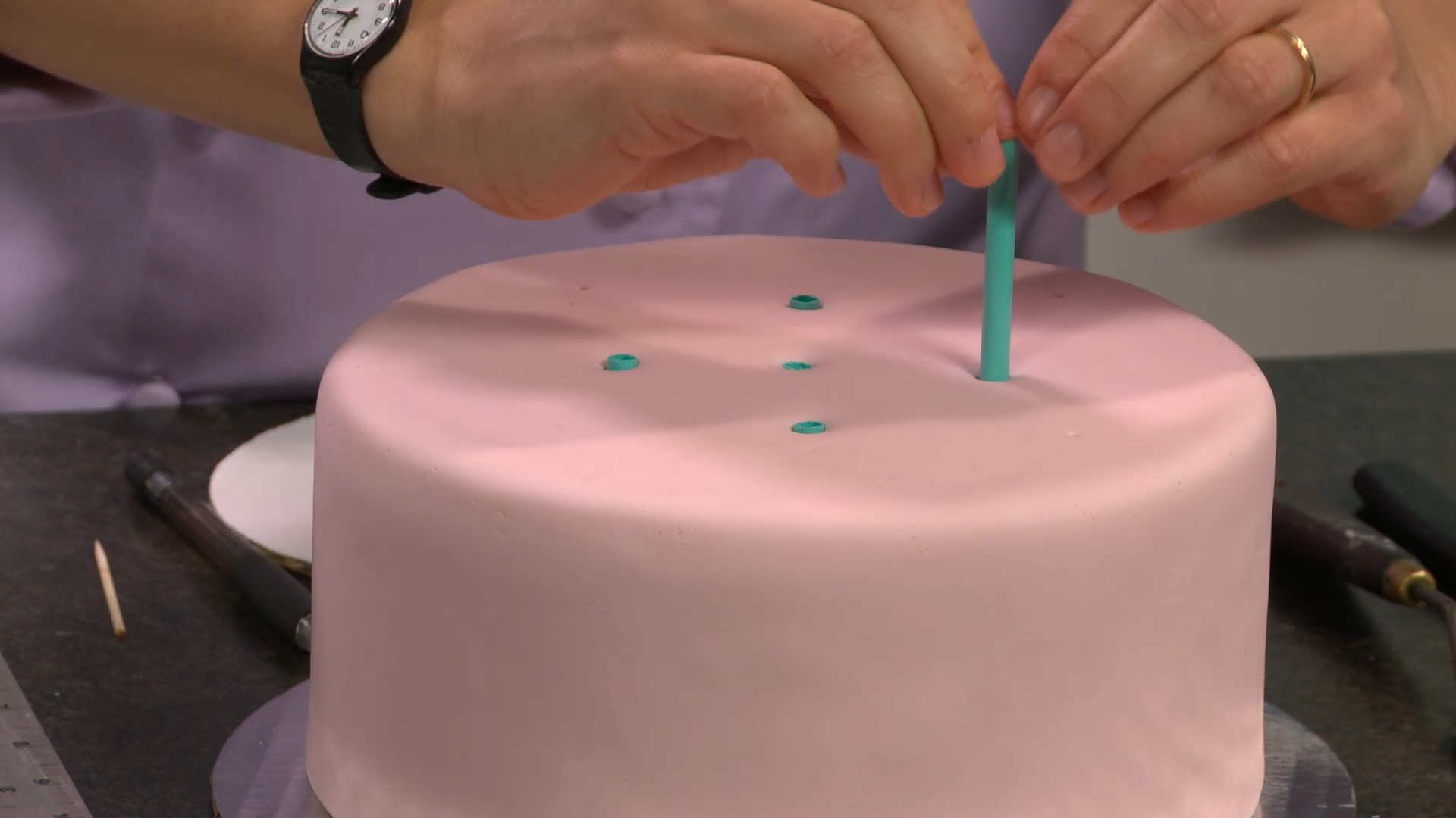 Doweling a Two-Tier Cake