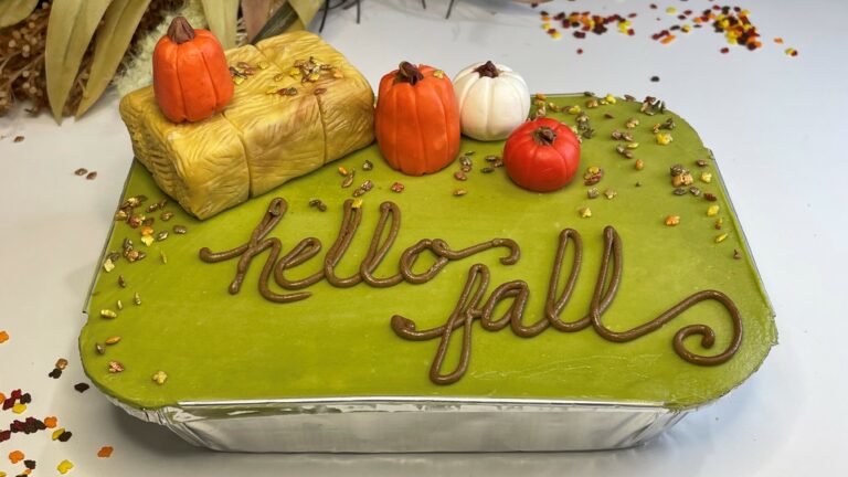 CCD GOLD: Fall Scene Mini Cakesproduct featured image thumbnail.
