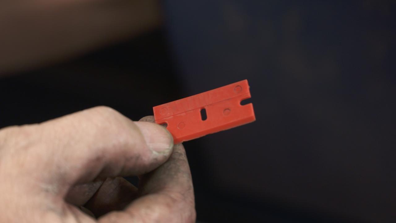 Plastic Razor Blades No Glass Scratch! Classic Car Restoration Club