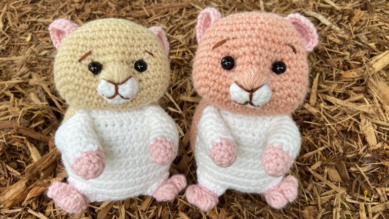 Crochet Hamsters (Peachfuzz & Butter)product featured image thumbnail.