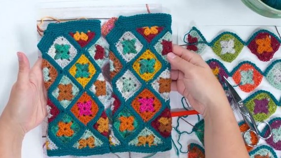 Rags to Riches Granny Square Mitts | Exclusive GOLD Member Tutorialproduct featured image thumbnail.