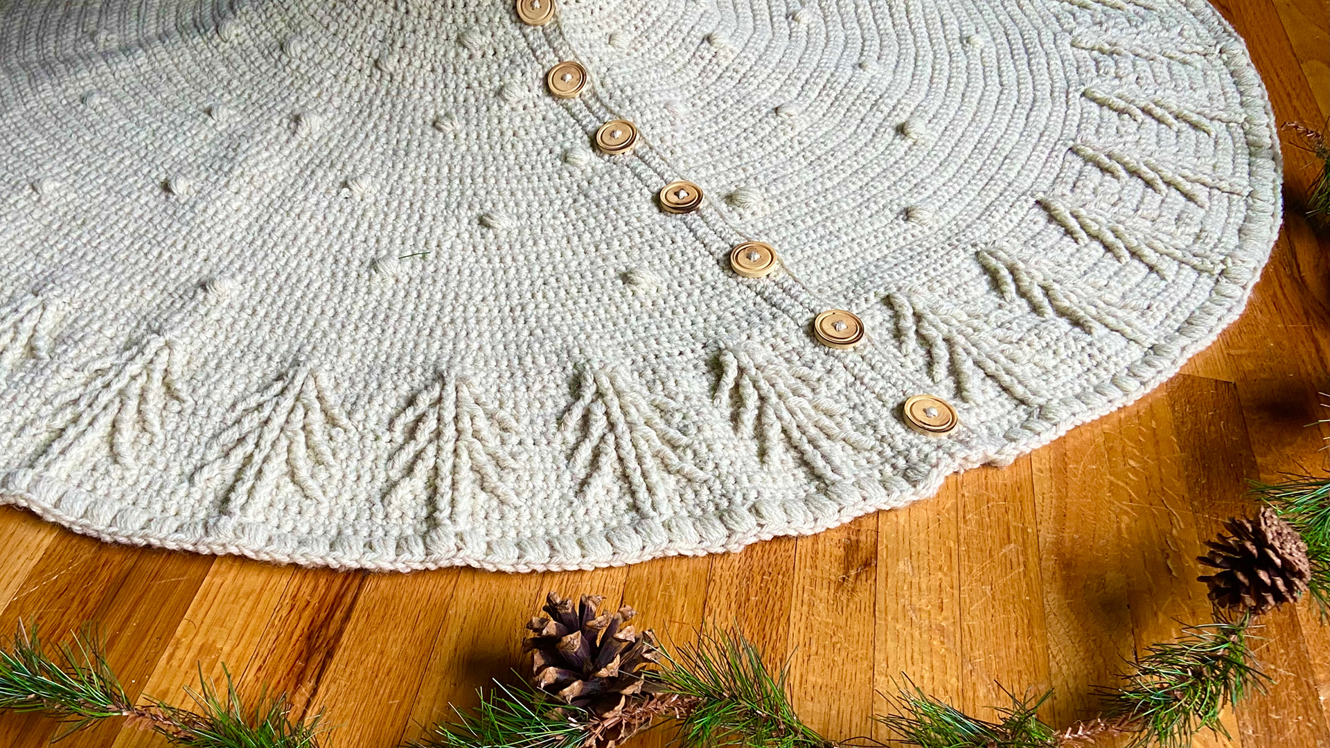 Free Crochet Pattern - Silent Night Christmas Tree Skirt