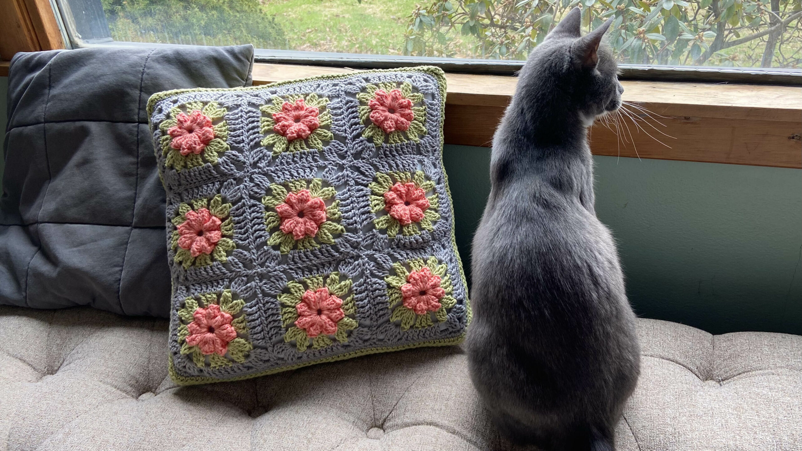 Free Crochet Pattern - Flower Garden Throw Pillow
