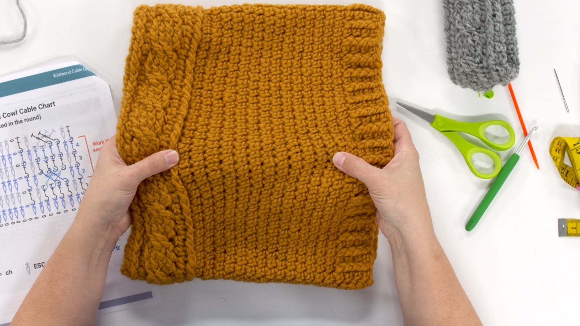 Beginning the Cabled Cowl: The Cable