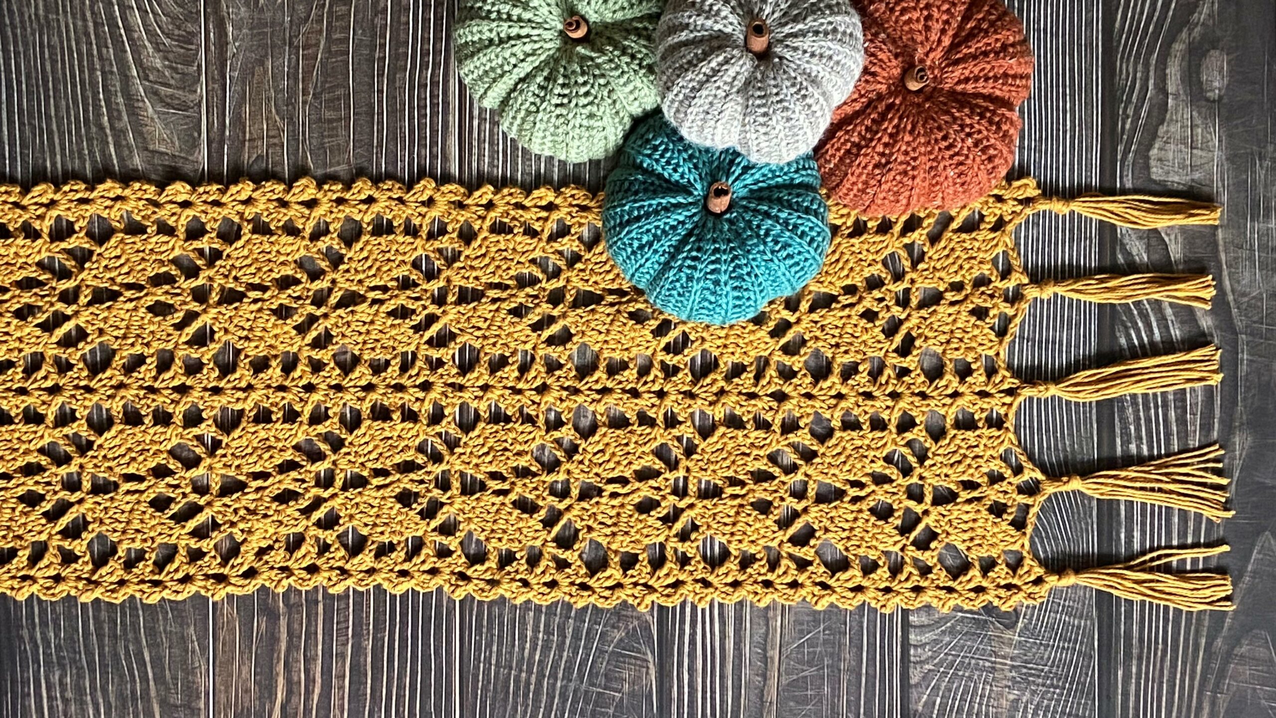 Crochet Lace Cord With Daisy Columns