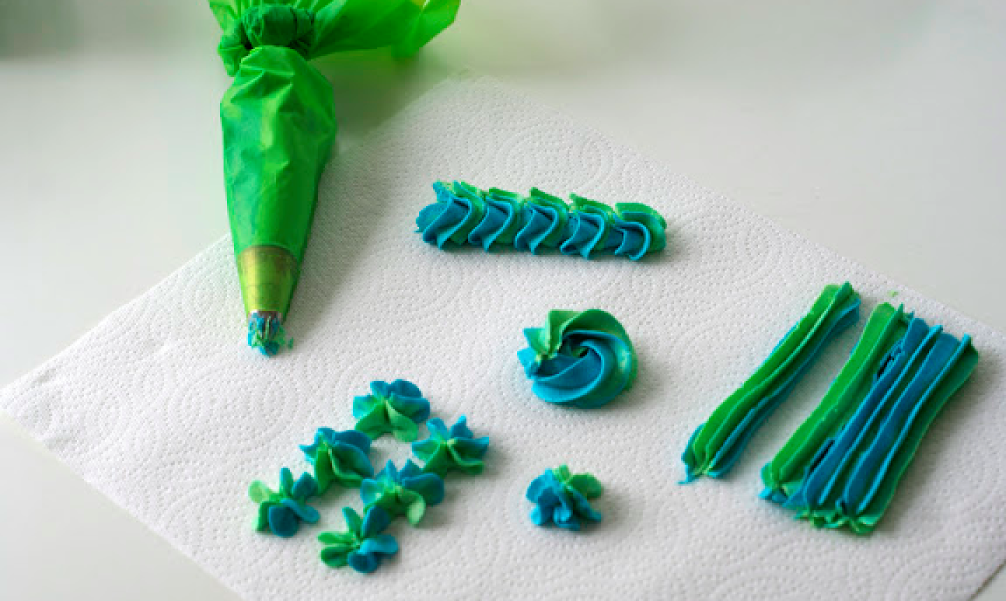 piping blue and green buttercream