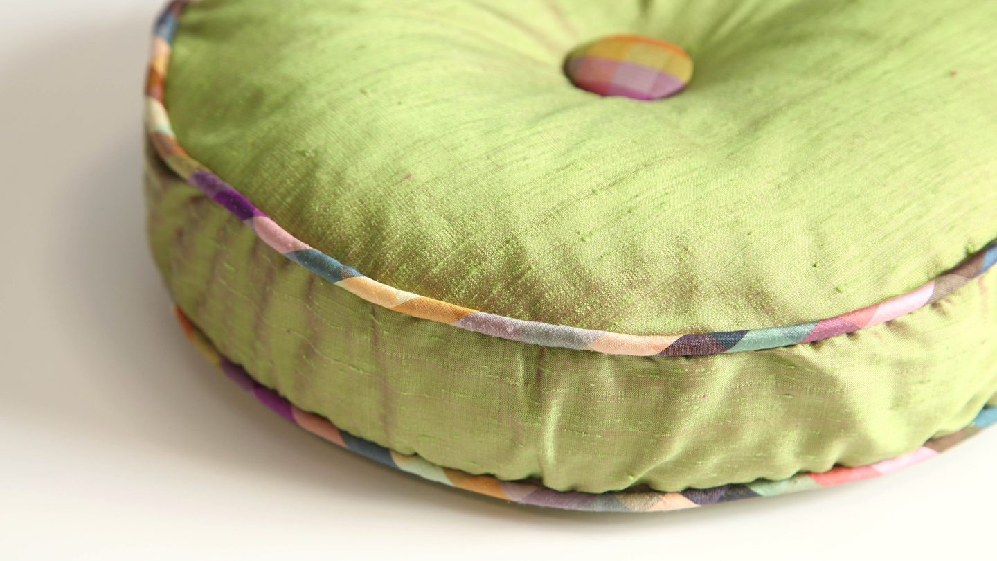 How to Sew Piping Into a Pillow for a Professional Finish