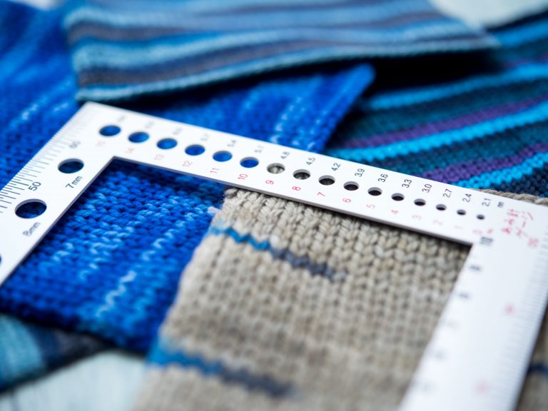 How to Measure Your Gauge in Knittingarticle featured image thumbnail.