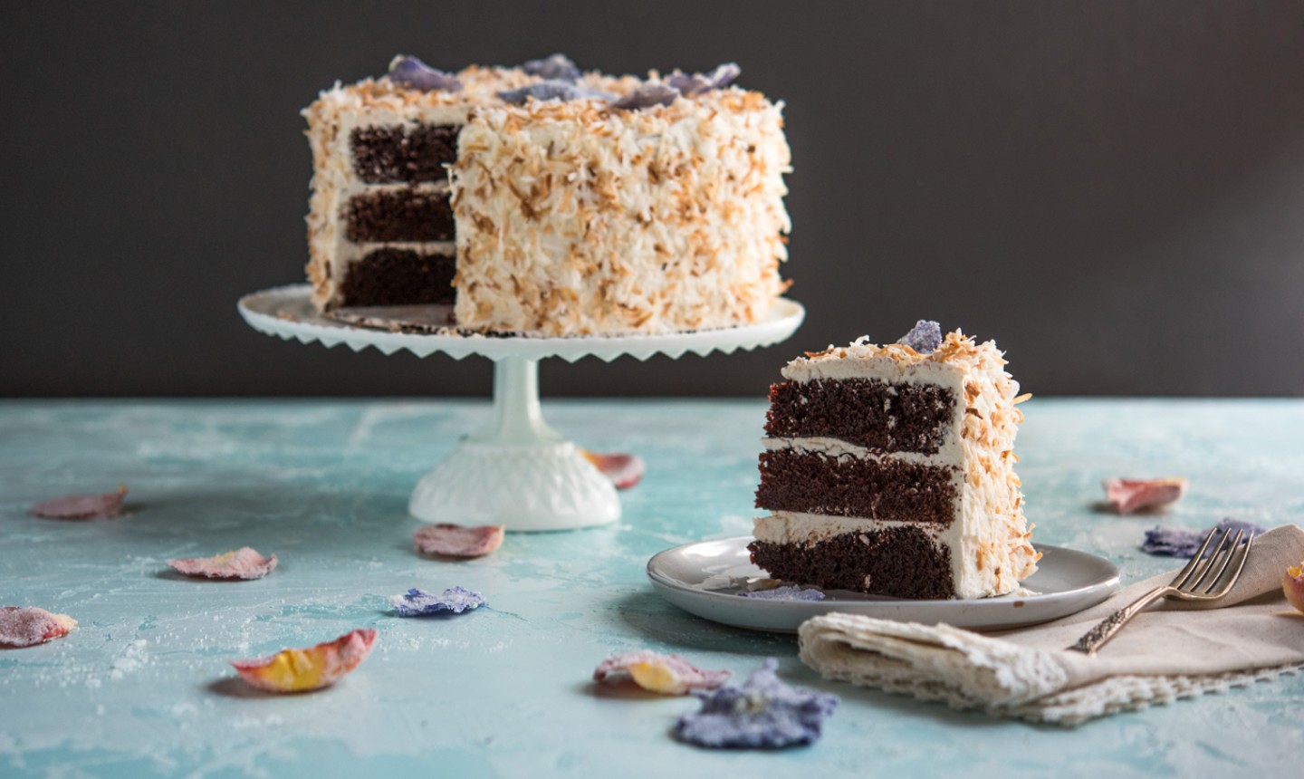 Assorted 4 Different Cakes. 4 Flavors of Cake in One Box Stock Photo -  Image of piece, dessert: 228234040