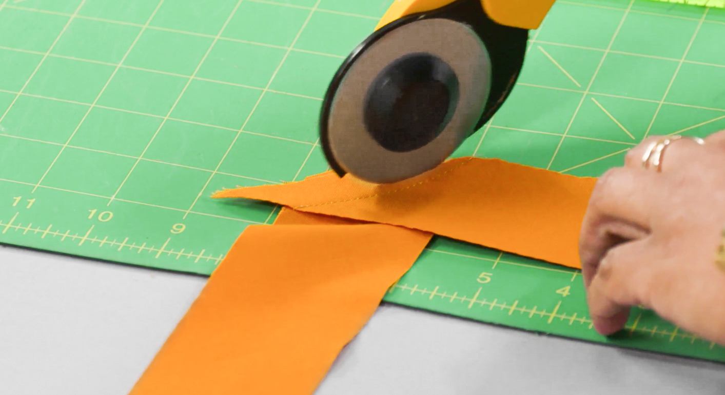 How To Use A Bias Tape Maker - Easy Peasy Creative Ideas