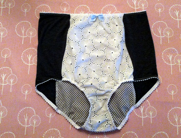 How to Make High-Waisted Panties With a Totally Retro Vibearticle featured image thumbnail.