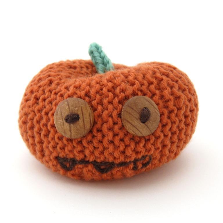 These Pumpkin Knitting Patterns Are Perfect for Fall Stitchingarticle featured image thumbnail.