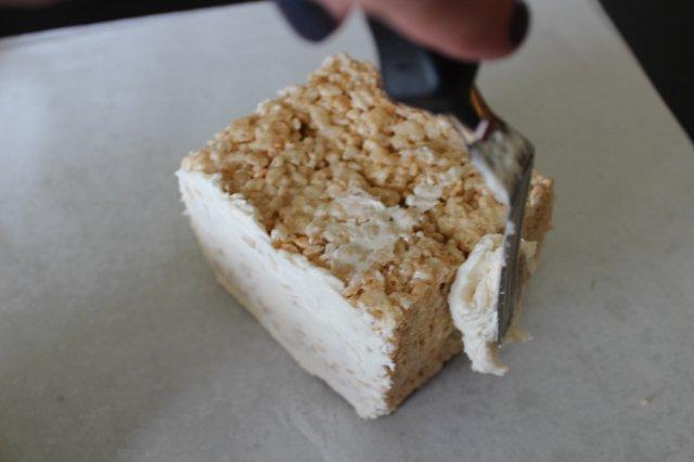 How to cover rice crispy with fondant