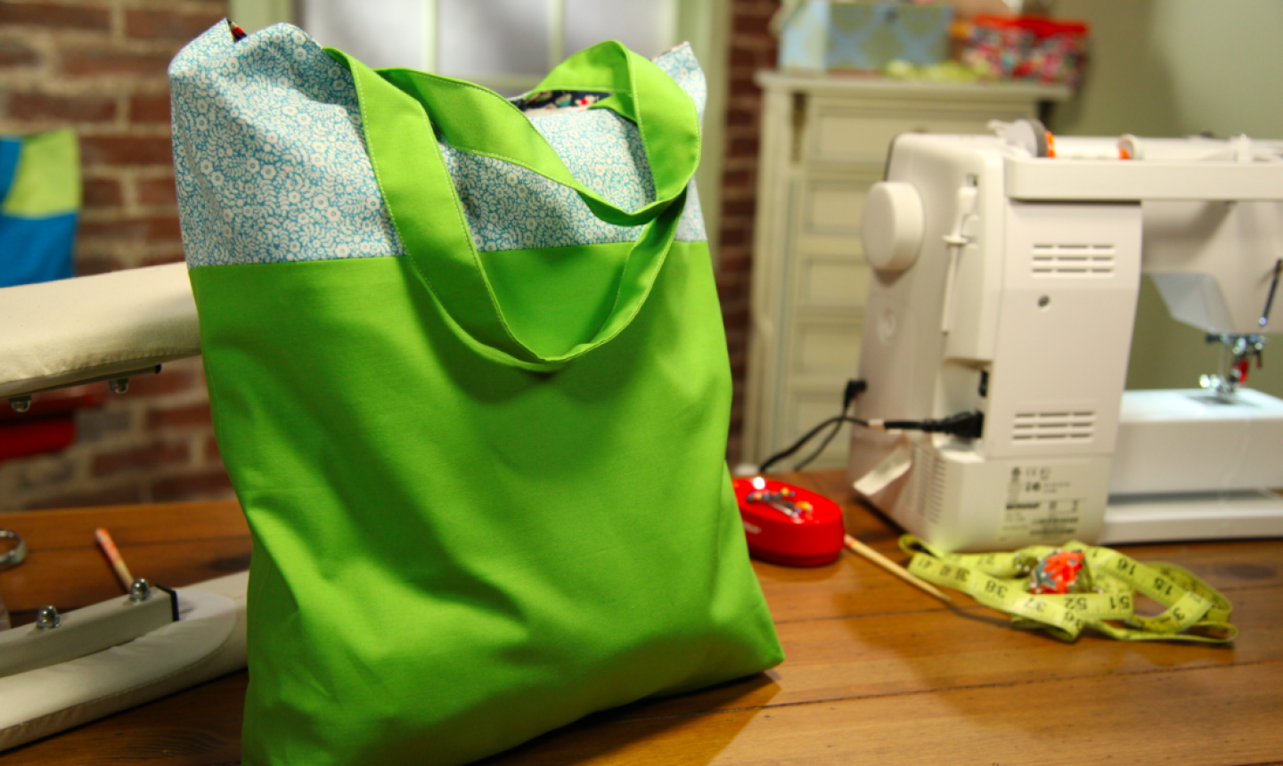 green tote bag with lining