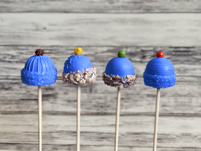 winter hat cake pops