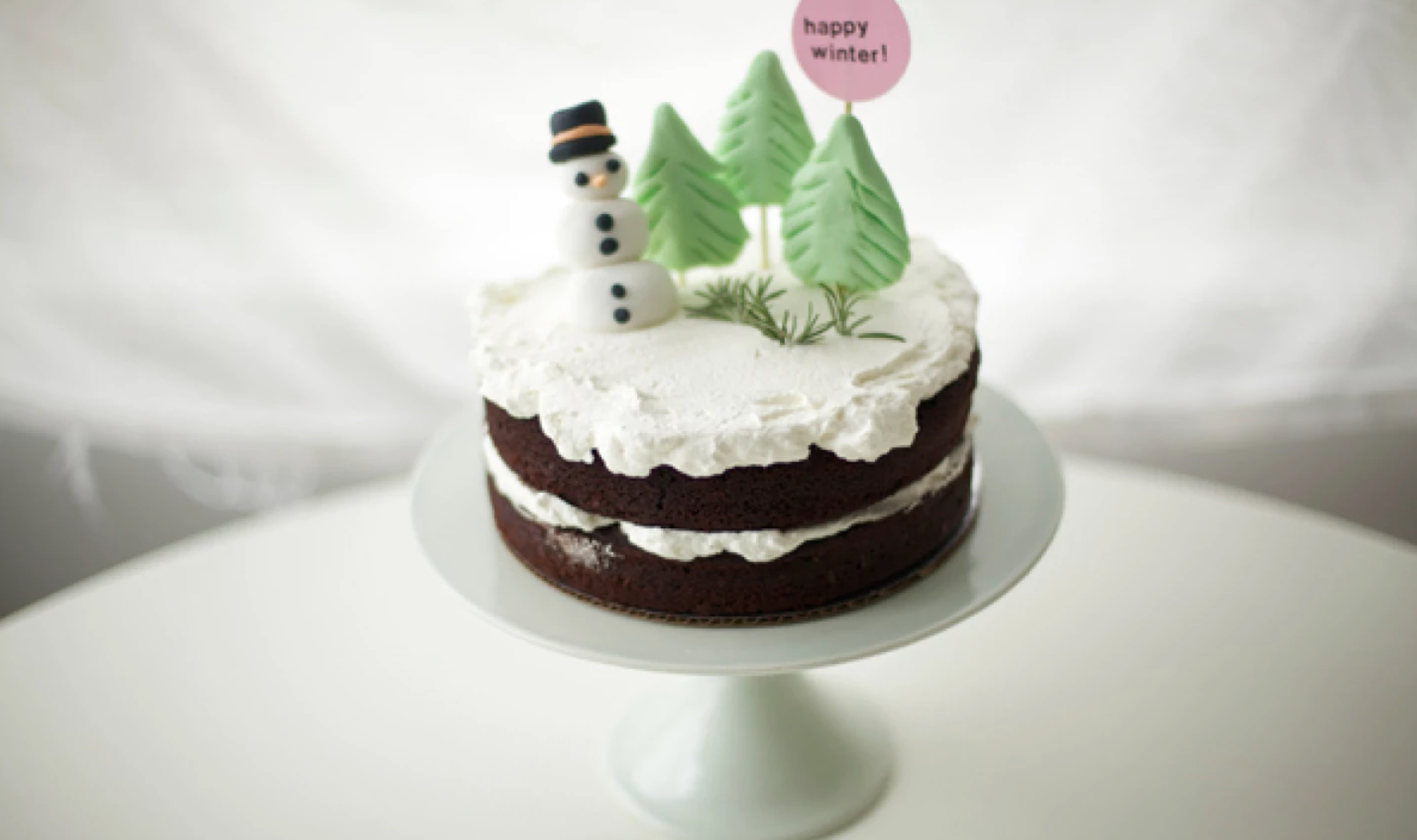 White Snowflake Cake {Winter Cake} - CakeWhiz