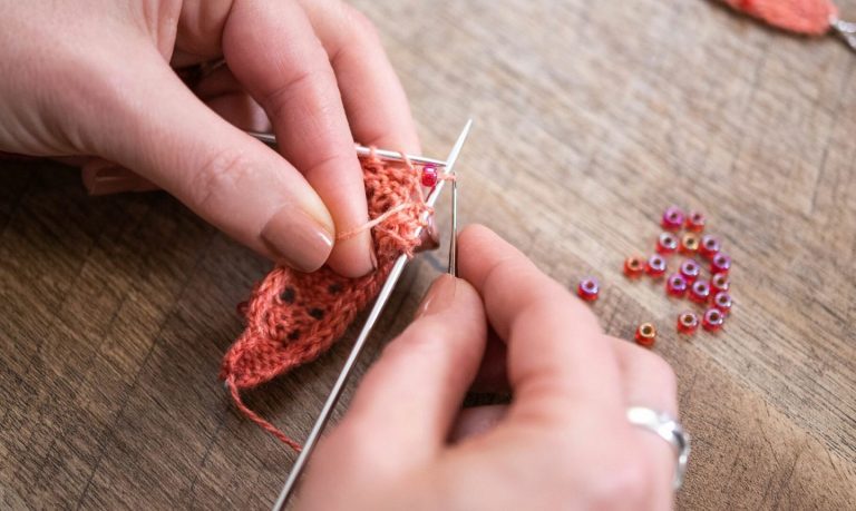 Knitting beads