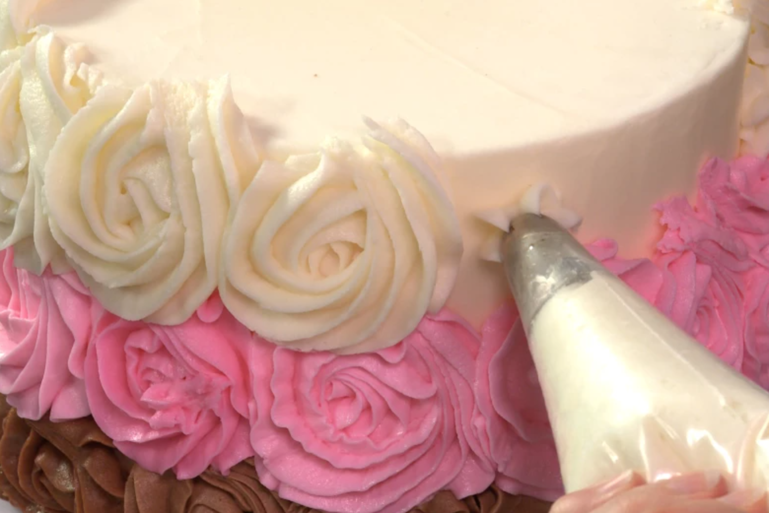 piping rosette cake