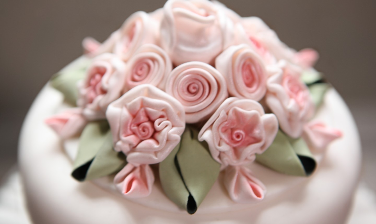 Sugar Ruffles: Luxury Wedding Cakes | Lake District