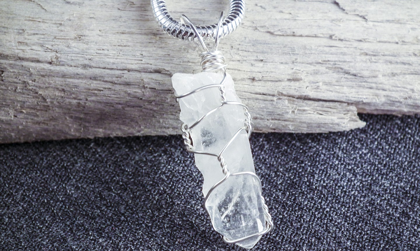 https://d2culxnxbccemt.cloudfront.net/craft/content/uploads/2014/04/23164619/wire-pendant.jpeg