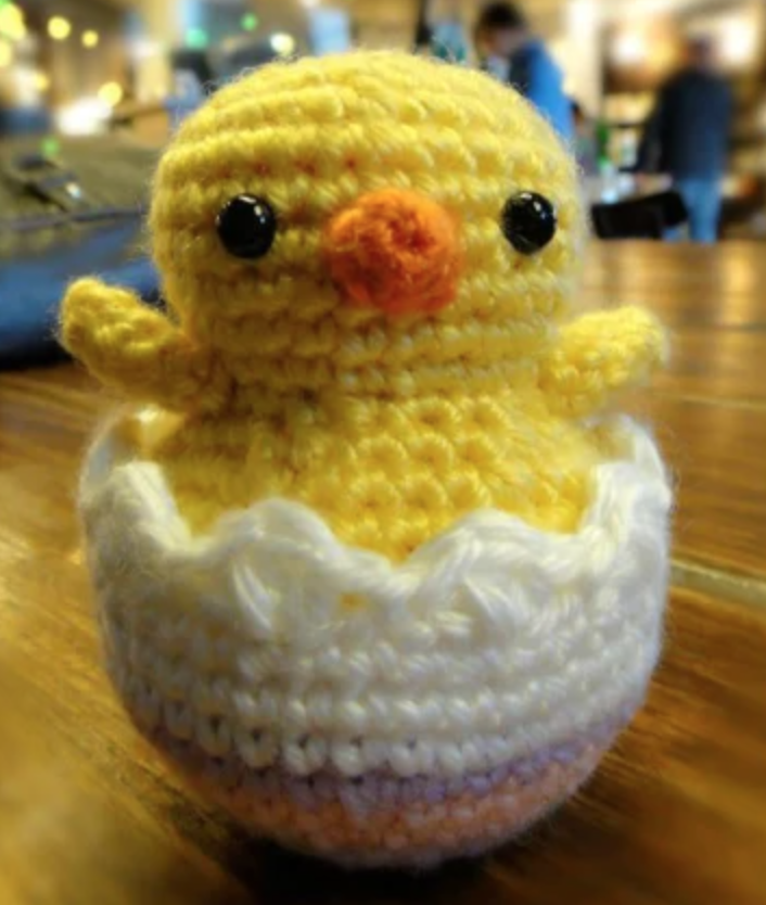 amigurumi hatching chick