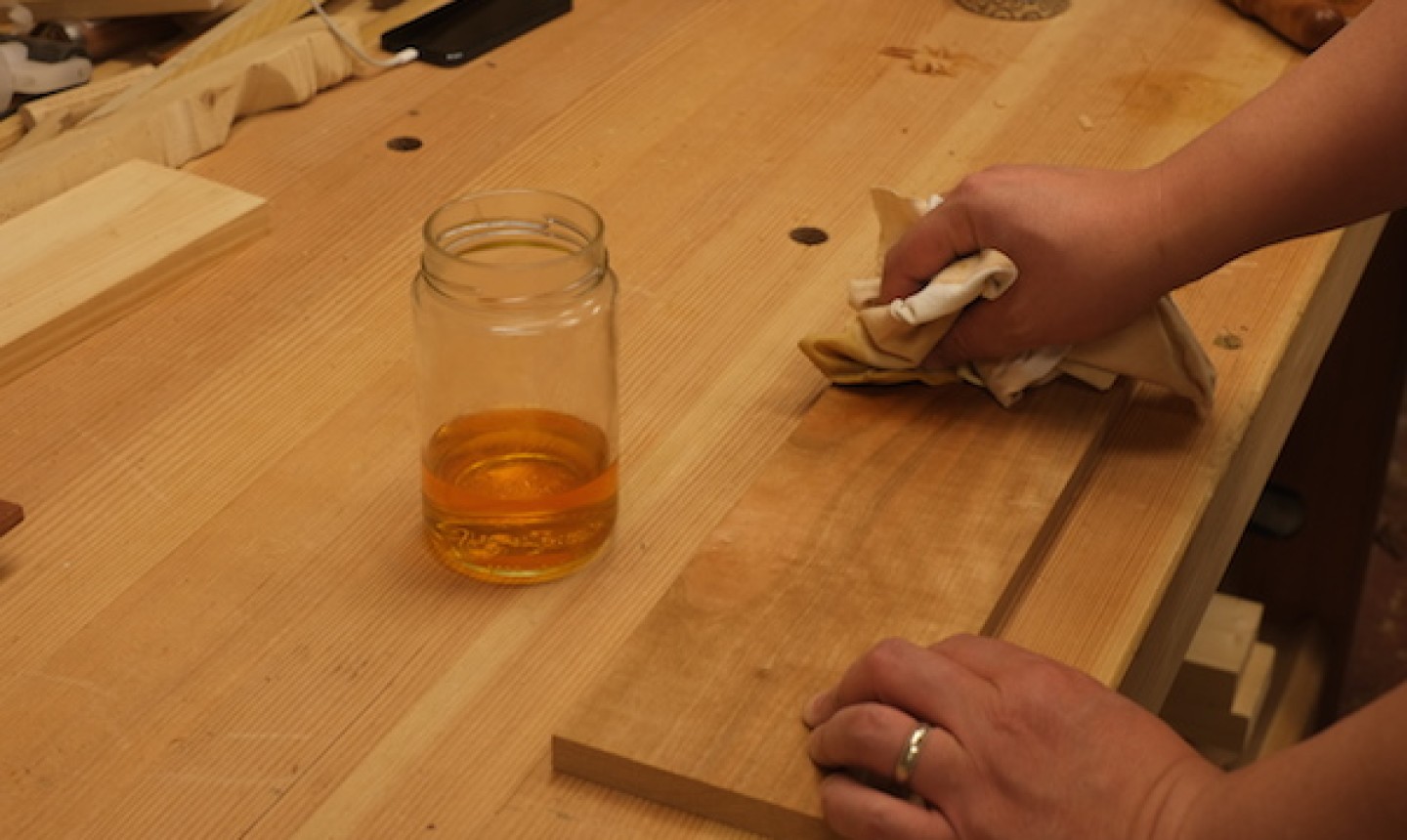 applying shellac to wood