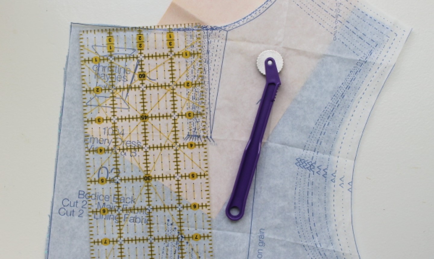 how-to-transfer-patterns-to-fabric-with-a-tracing-wheel-craftsy