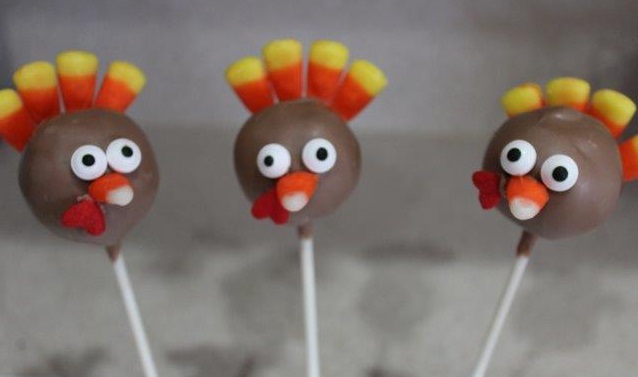 Thanksgiving is this weekend!! Make these adorable turkey cake pops using  @mylittlecakepopmolds Snowman Mold! You can repurpose the shape…