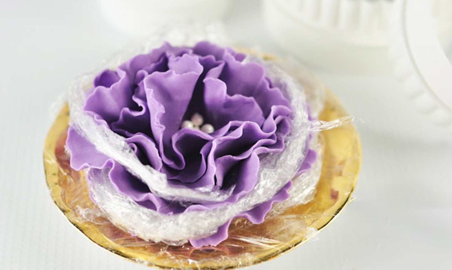 forming fondant flower