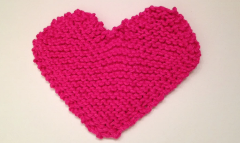 knit heart-shaped dishcloth
