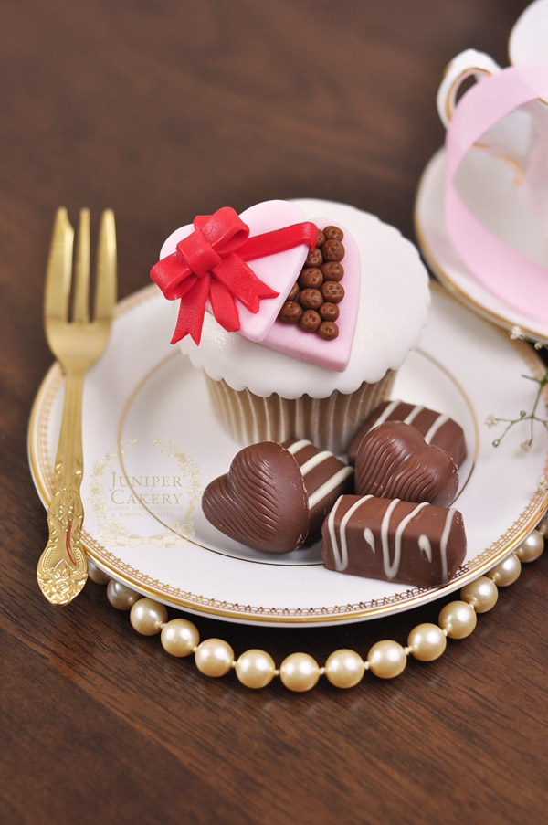 Mini Chocolate Boxes Make for Perfect Valentine Cupcake Toppersarticle featured image thumbnail.