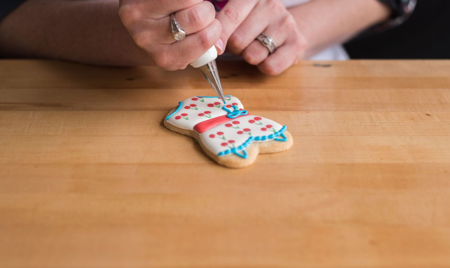 Smart Cookie: 6 Tips For Decorating Cookies with Royal Icing