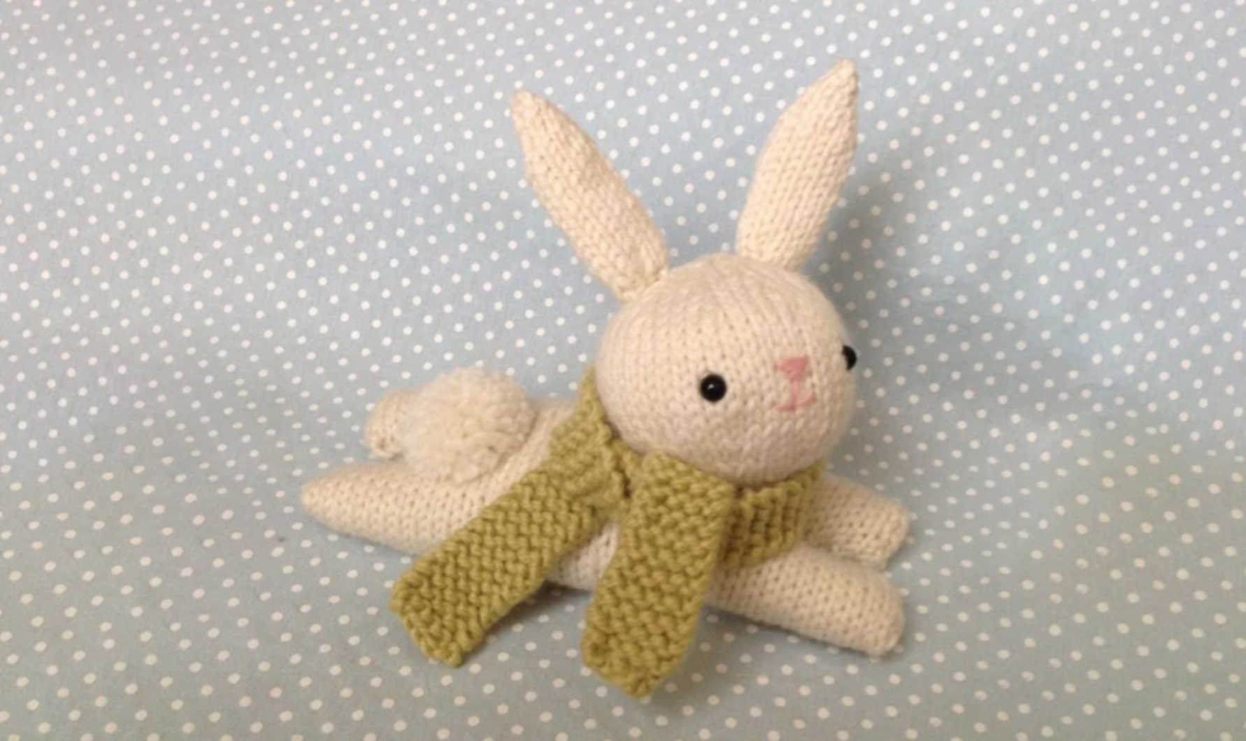 amigurumi bunny with a scarf