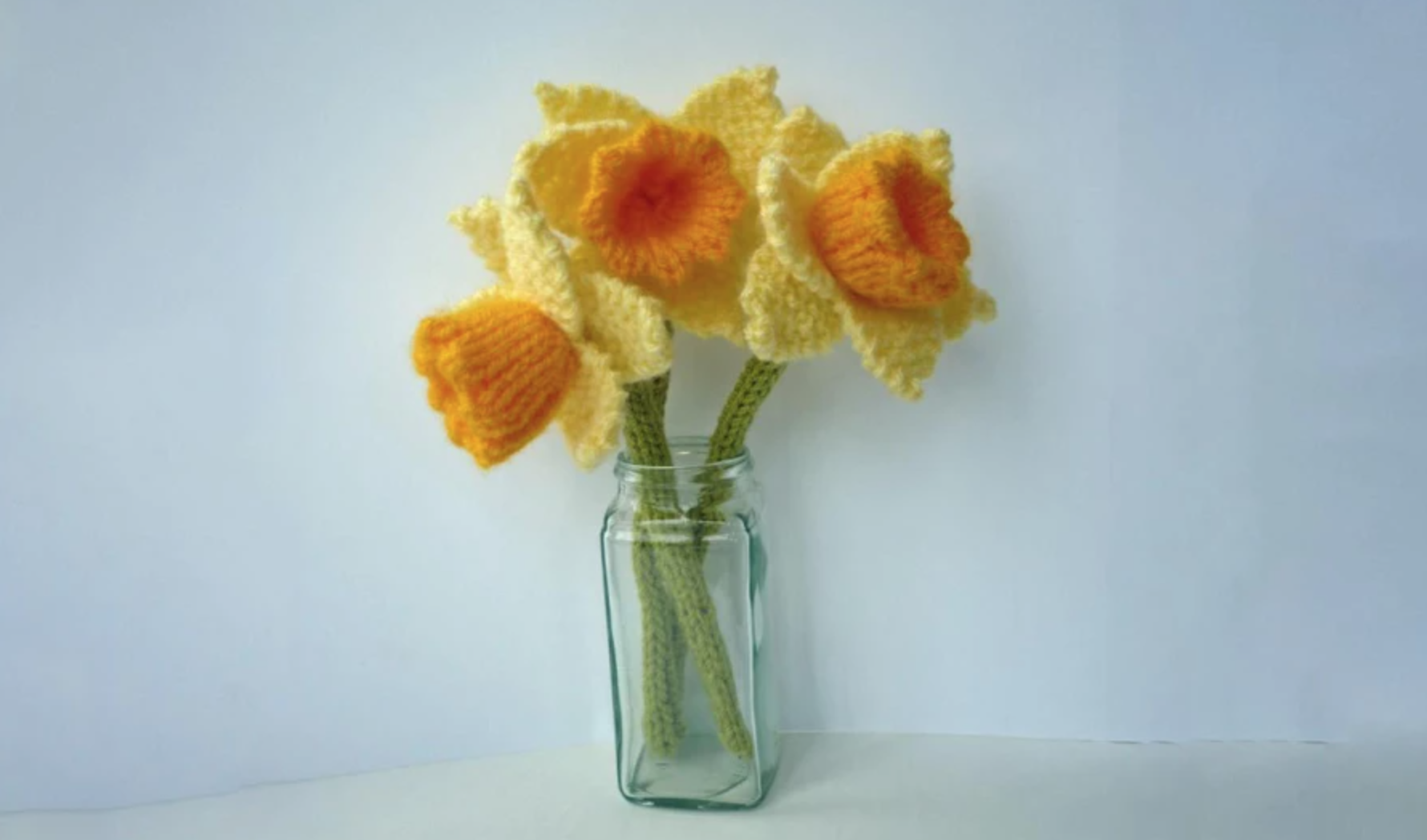 knit daffodils