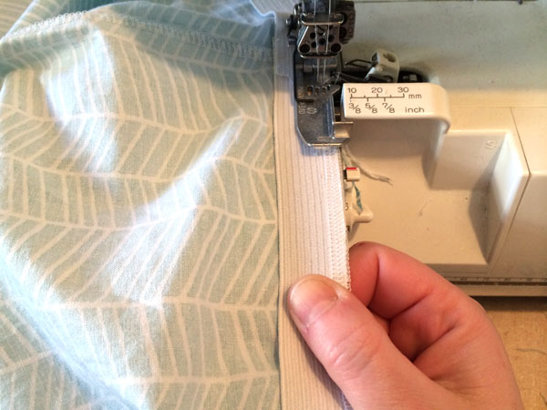 Sewing elastic on fabric