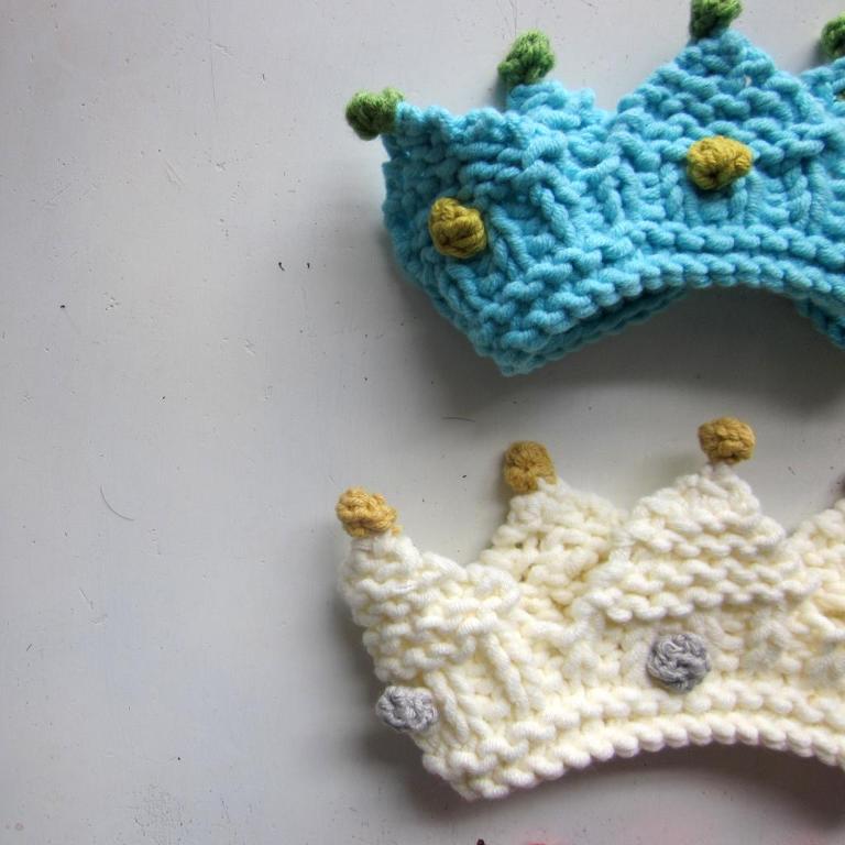 knitted baby crown