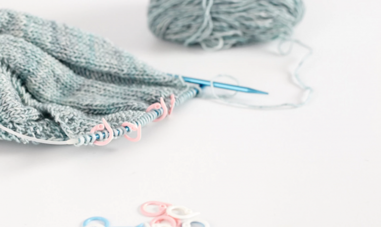 knitting with stitch markers