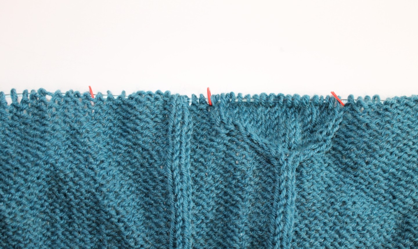 8 Ways Knitting With Stitch Markers Can Make Knitting Easier