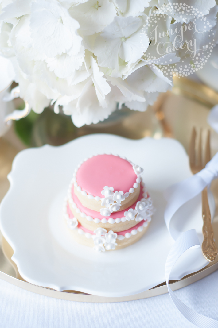 Stacked Wedding Cake Cookies Are an Elegant Treat for Your Big Dayarticle featured image thumbnail.