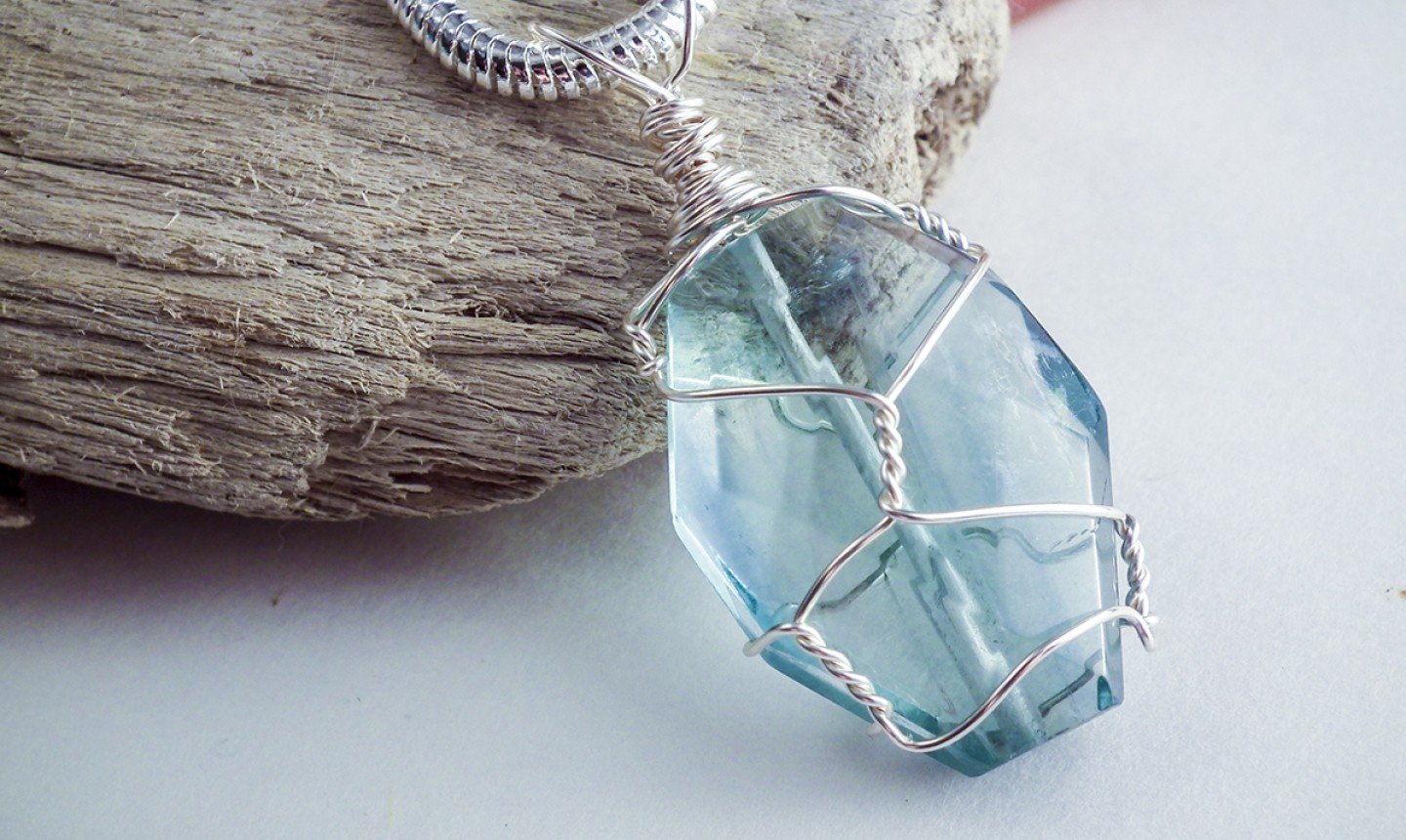 6-Step Wire-Wrapped Pendant Tutorial | Craftsy